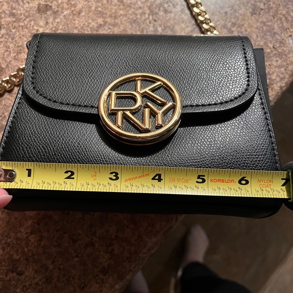 DKNY BLACK AND GOLD CROSSBODY HANDBAG - Picture 10 of 12
